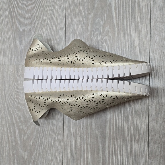 NEW Ilse Jacobsen Tulip Perforated Slip On Sneaker Women Sz 41 Metallic US 10.5 - Picture 2 of 9